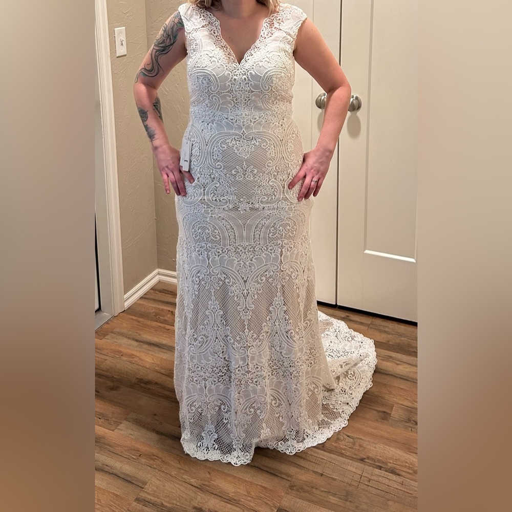 Ivory Lace Bridal Gown